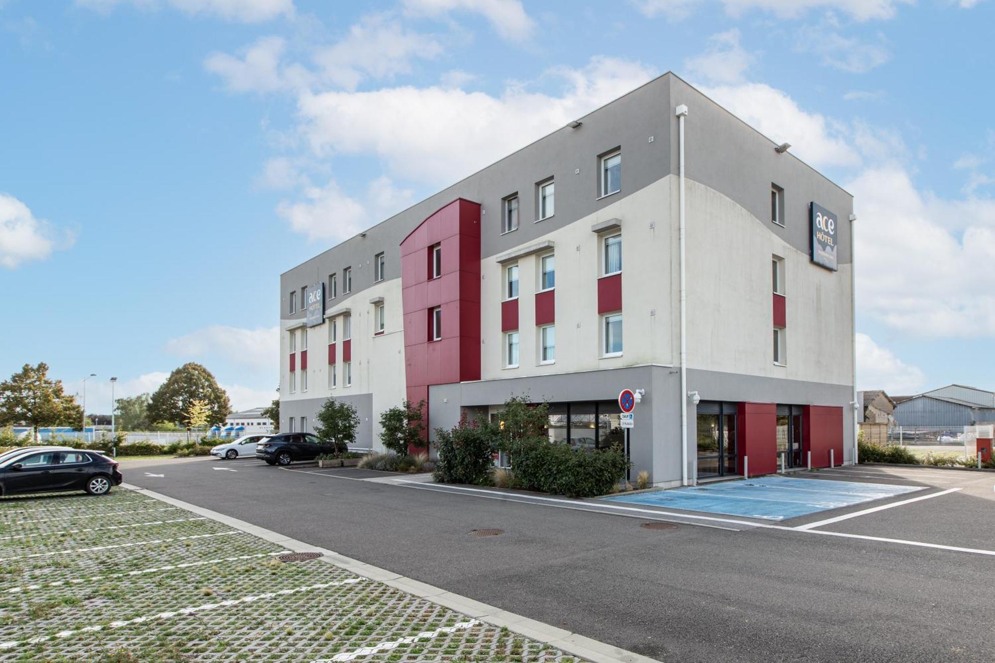 Ace Chartres Hotel